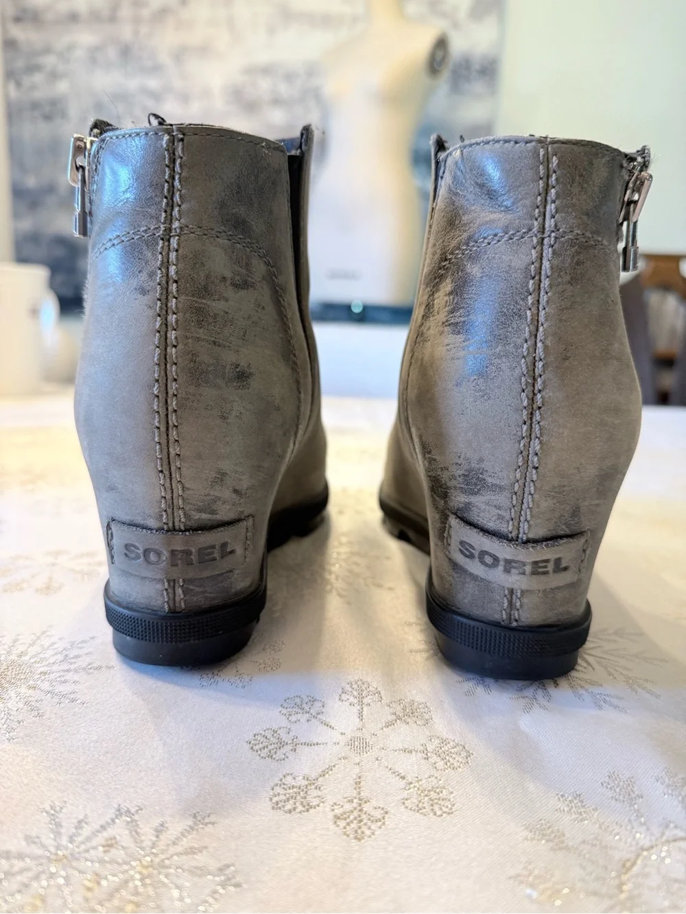 Sorel Gray Suede Joan of Arctic Wedge II Zip Ankle Boots NL3364-052 Womens 8.5